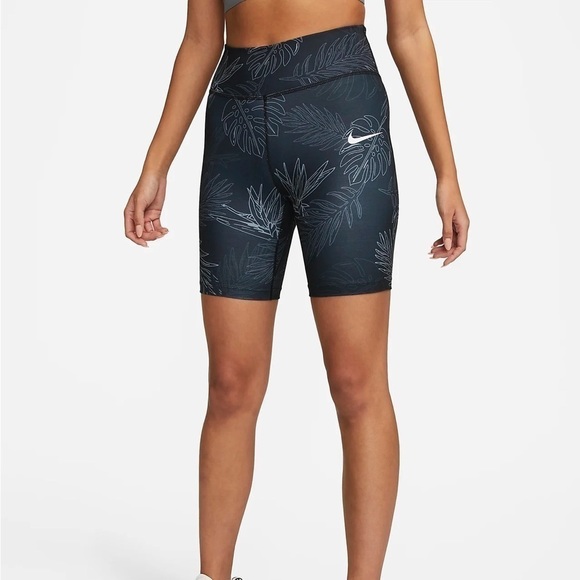 New with tag Nike one tight short - Picture 1 of 7